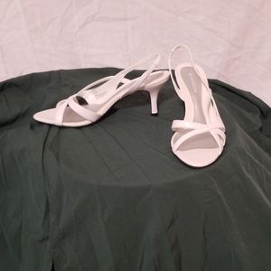 Naturalizer white midheeled slingback